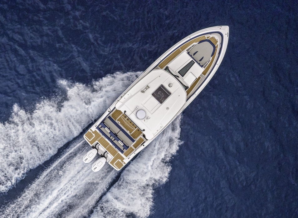 Monterey Boats Introduces the All-New Elite 34