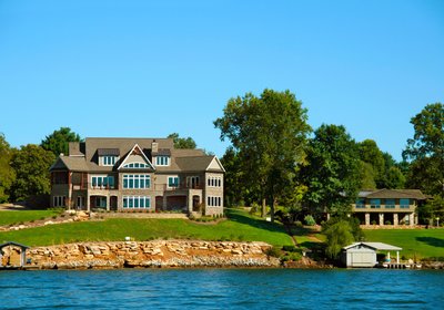 Why We Love Lakeside Cottages