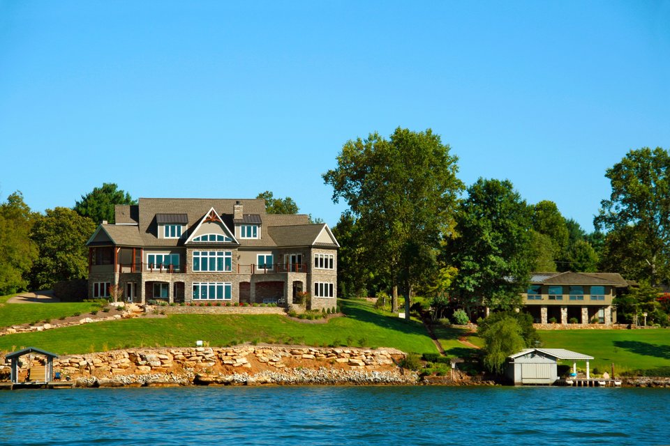 Why We Love Lakeside Cottages